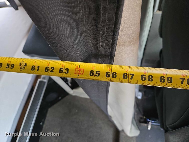 image for item DW7022 2020 Peterbilt 579 semi truck