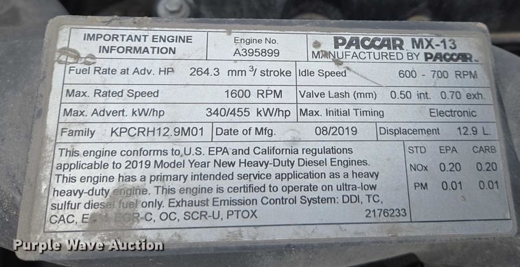 image for item DW7022 2020 Peterbilt 579 semi truck