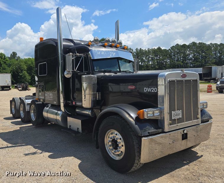 image for item DW7035 2005 Peterbilt  379 semi truck