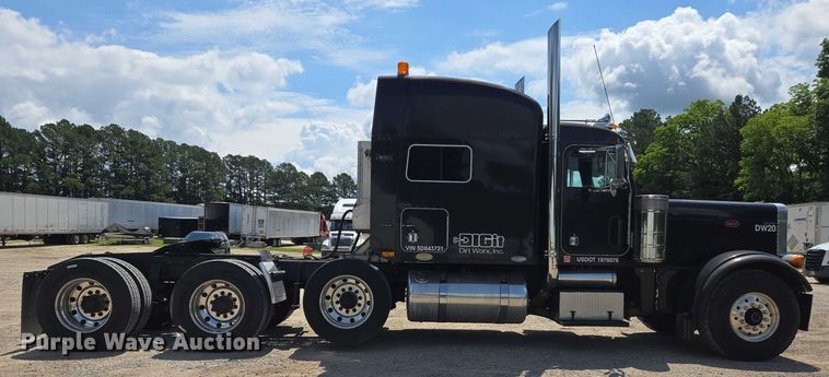 image for item DW7035 2005 Peterbilt  379 semi truck