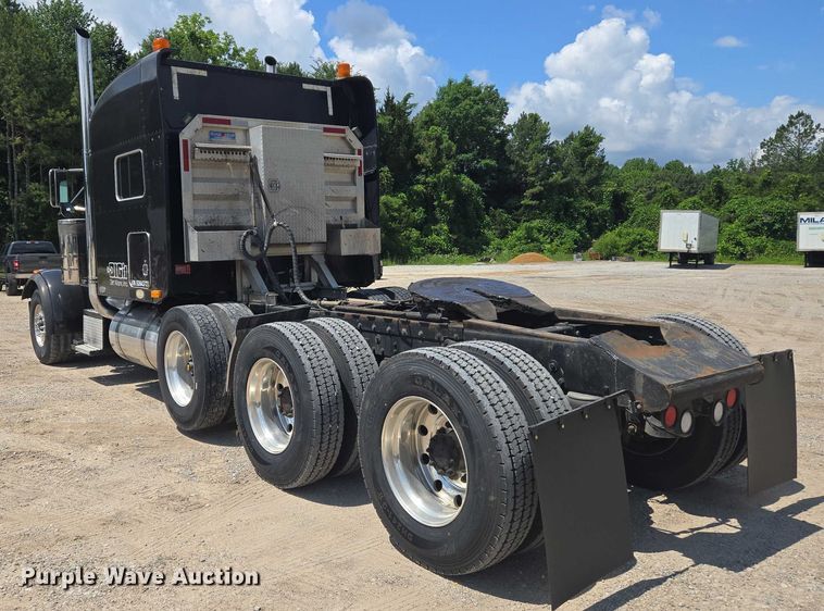 image for item DW7035 2005 Peterbilt  379 semi truck
