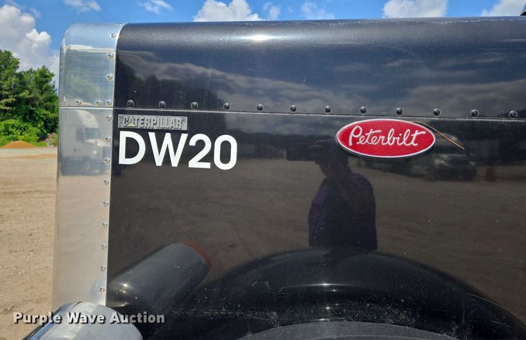 image for item DW7035 2005 Peterbilt  379 semi truck