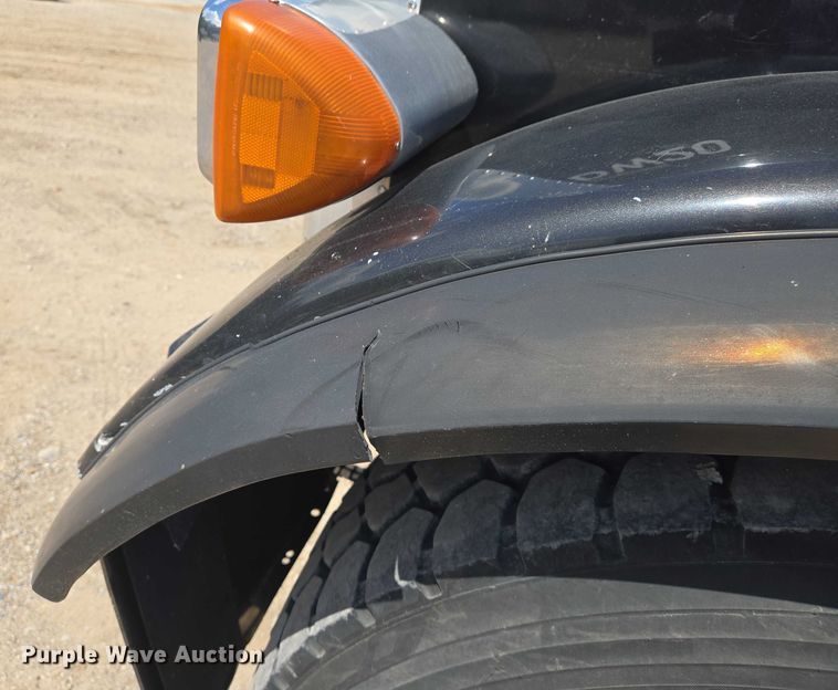 image for item DW7035 2005 Peterbilt  379 semi truck