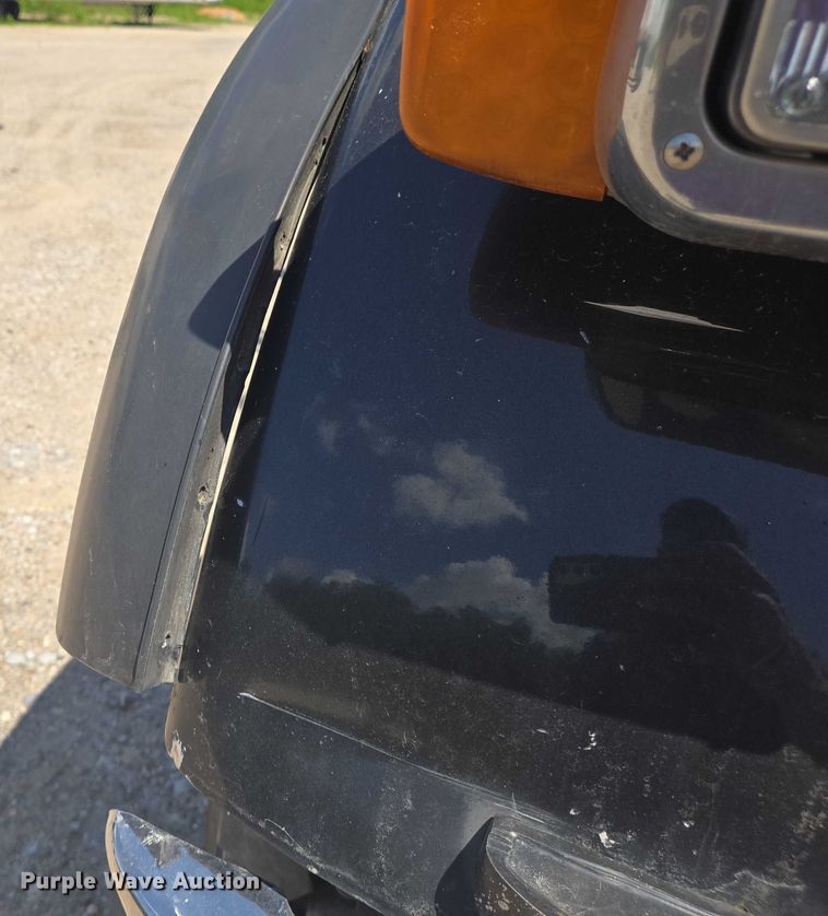 image for item DW7035 2005 Peterbilt  379 semi truck