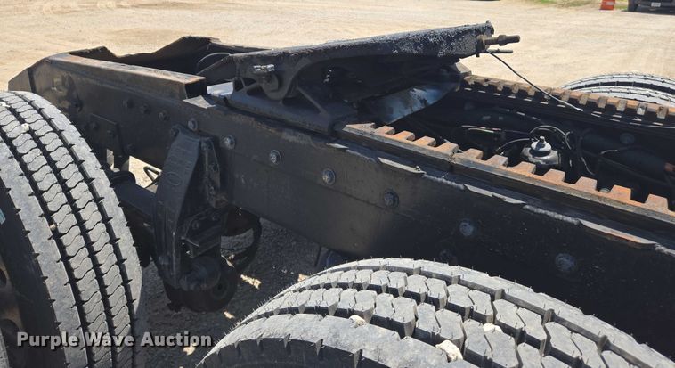 image for item DW7035 2005 Peterbilt  379 semi truck