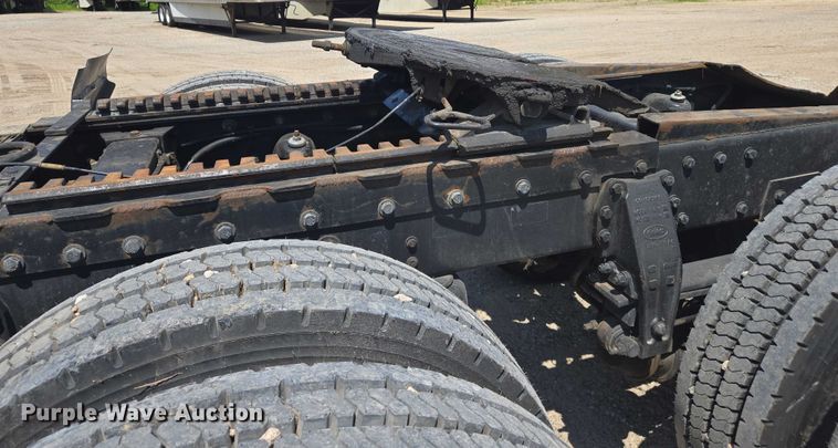 image for item DW7035 2005 Peterbilt  379 semi truck