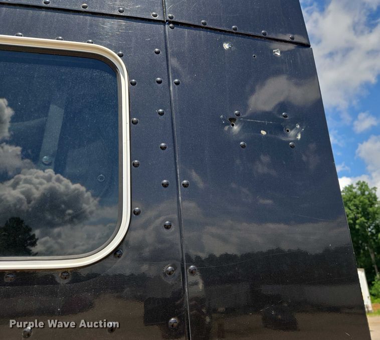 image for item DW7035 2005 Peterbilt  379 semi truck