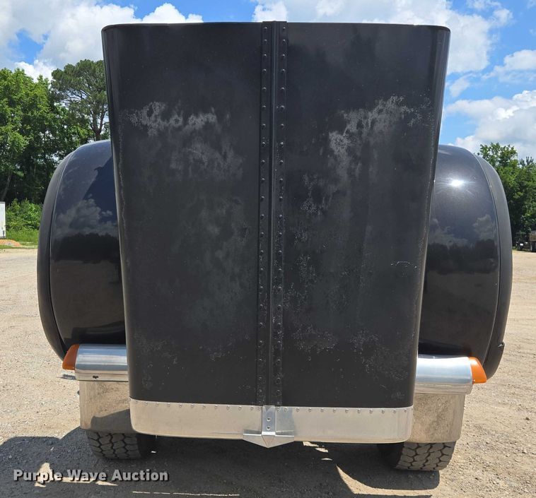 image for item DW7035 2005 Peterbilt  379 semi truck