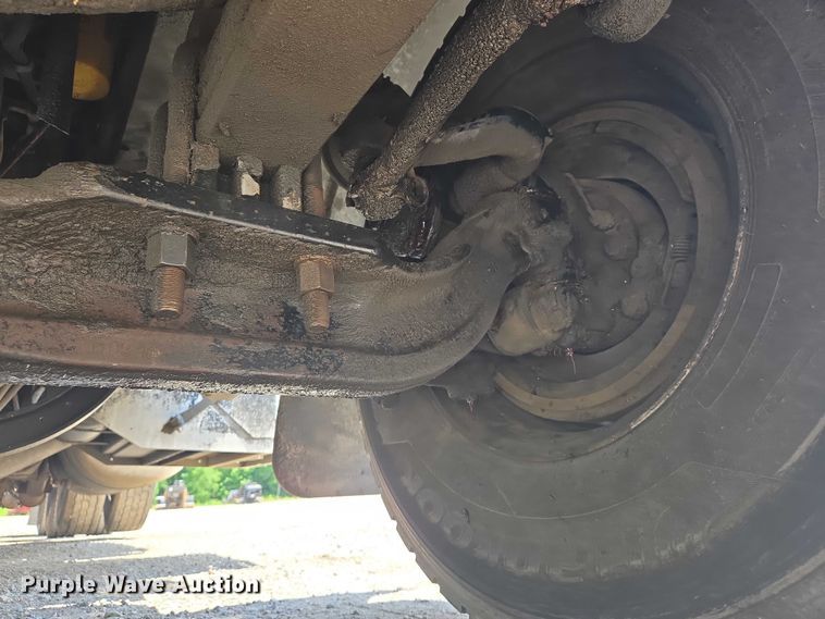 image for item DW7035 2005 Peterbilt  379 semi truck