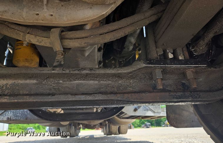 image for item DW7035 2005 Peterbilt  379 semi truck