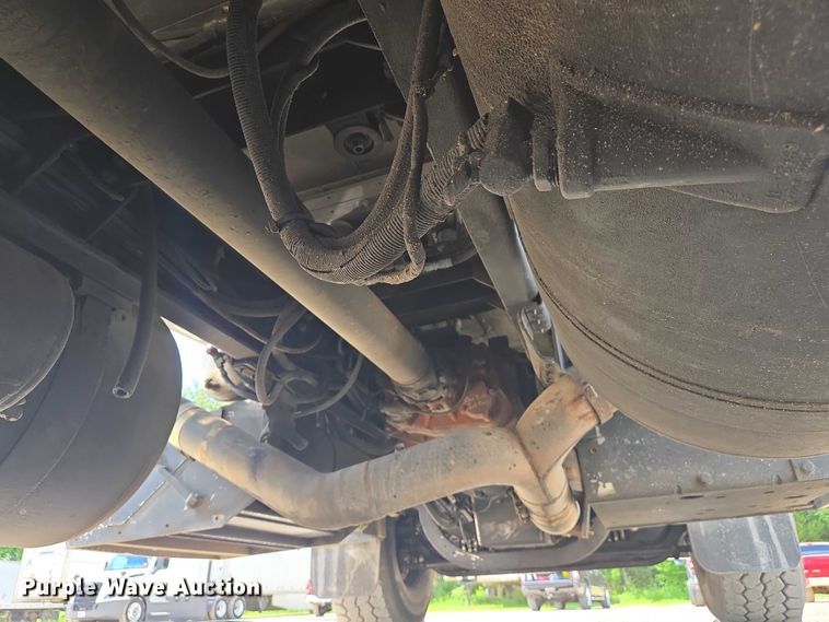 image for item DW7035 2005 Peterbilt  379 semi truck