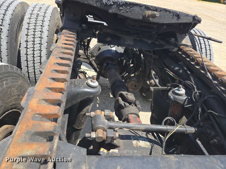 image for item DW7035 2005 Peterbilt  379 semi truck