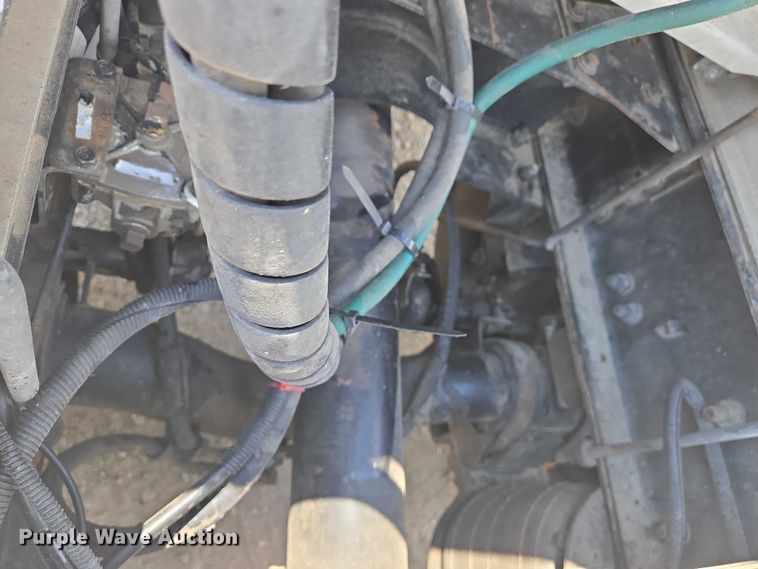 image for item DW7035 2005 Peterbilt  379 semi truck