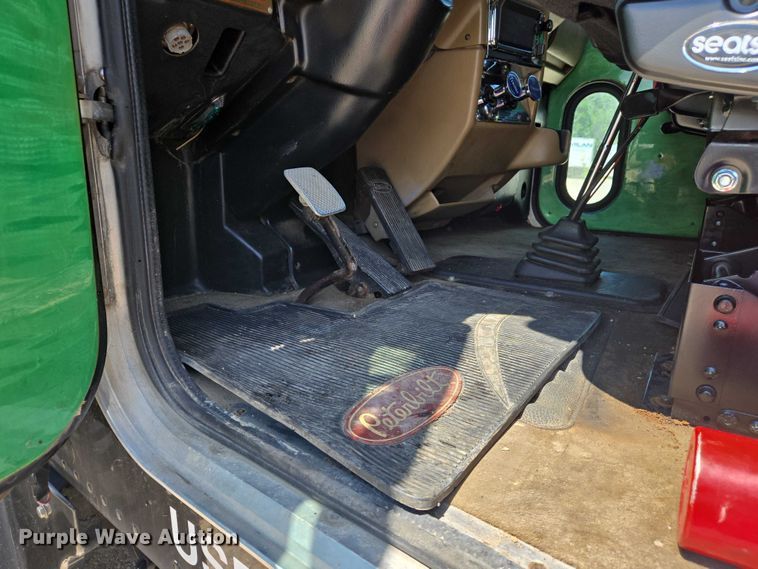 image for item DW7035 2005 Peterbilt  379 semi truck