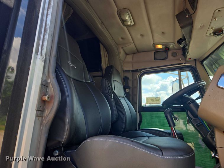 image for item DW7035 2005 Peterbilt  379 semi truck