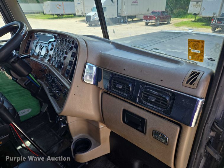 image for item DW7035 2005 Peterbilt  379 semi truck