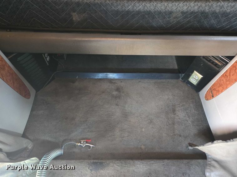 image for item DW7035 2005 Peterbilt  379 semi truck