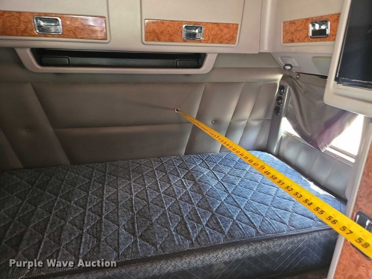 image for item DW7035 2005 Peterbilt  379 semi truck