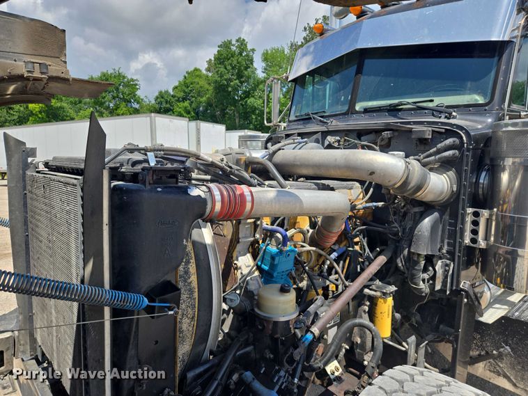 image for item DW7035 2005 Peterbilt  379 semi truck