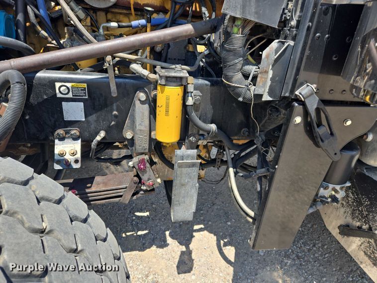 image for item DW7035 2005 Peterbilt  379 semi truck