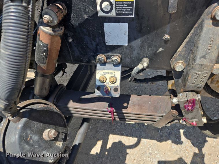 image for item DW7035 2005 Peterbilt  379 semi truck