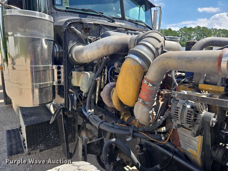 image for item DW7035 2005 Peterbilt  379 semi truck