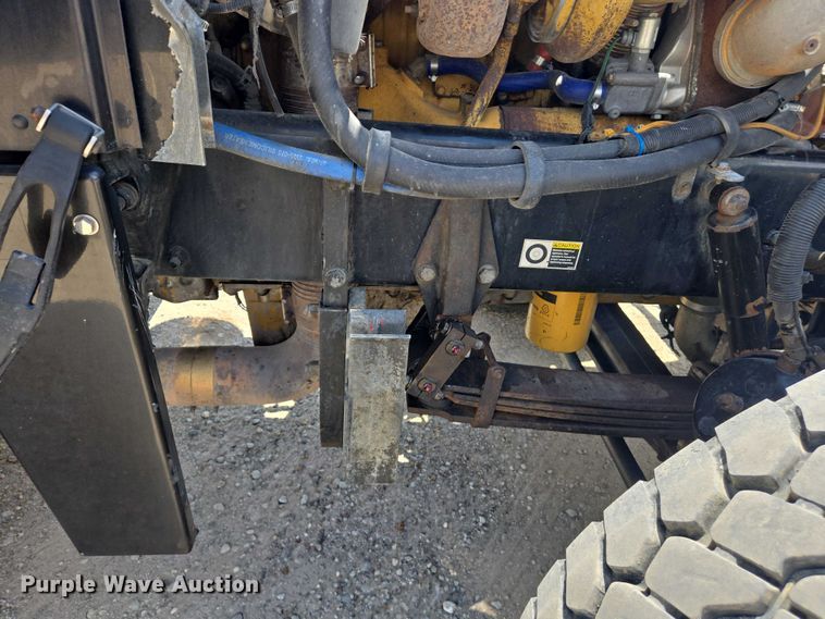 image for item DW7035 2005 Peterbilt  379 semi truck