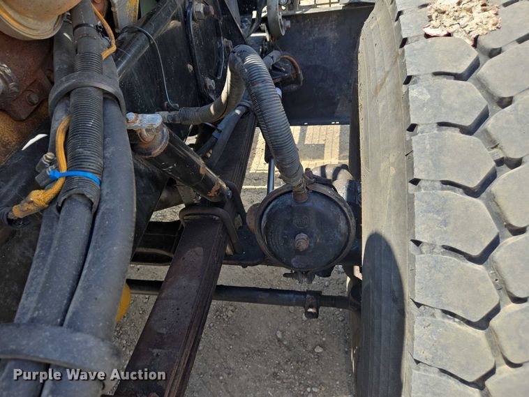 image for item DW7035 2005 Peterbilt  379 semi truck