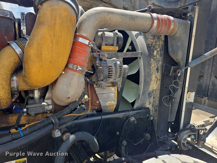 image for item DW7035 2005 Peterbilt  379 semi truck