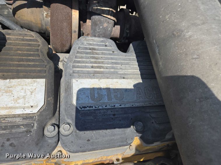 image for item DW7035 2005 Peterbilt  379 semi truck