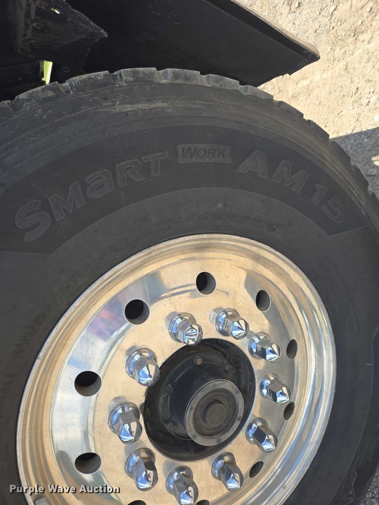 image for item DW7035 2005 Peterbilt  379 semi truck