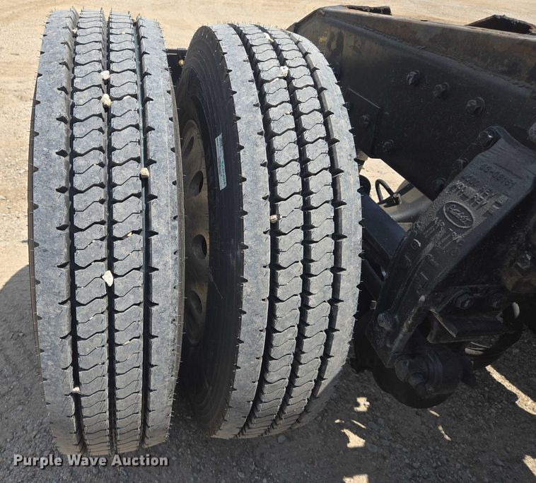 image for item DW7035 2005 Peterbilt  379 semi truck