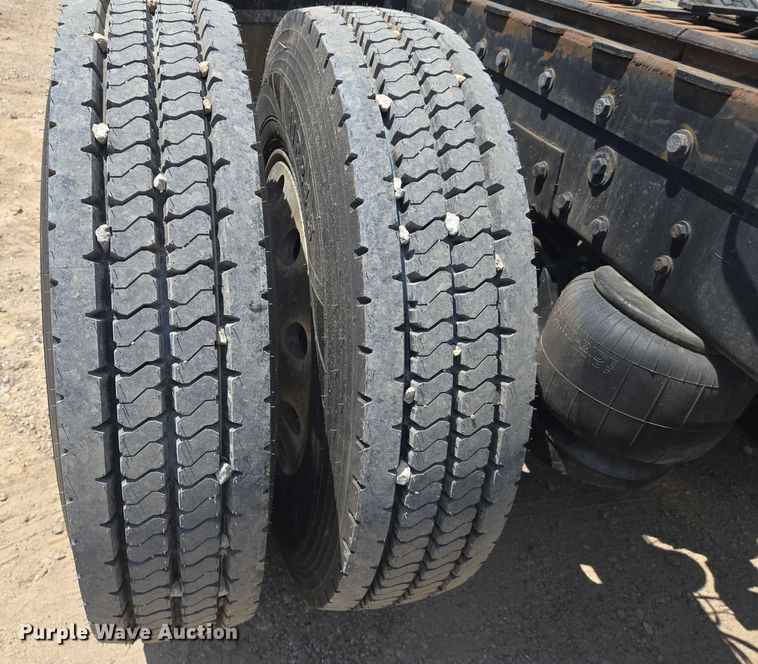 image for item DW7035 2005 Peterbilt  379 semi truck