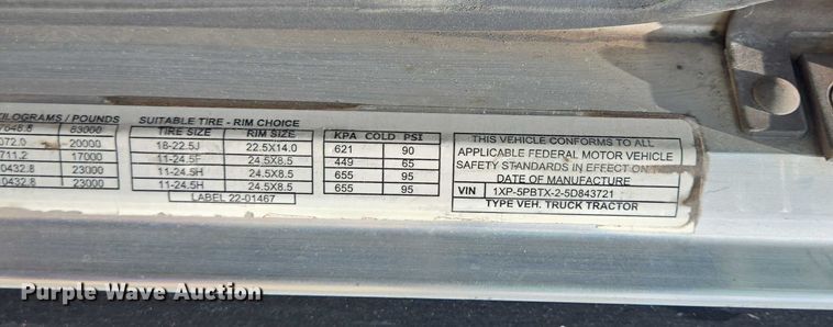 image for item DW7035 2005 Peterbilt  379 semi truck