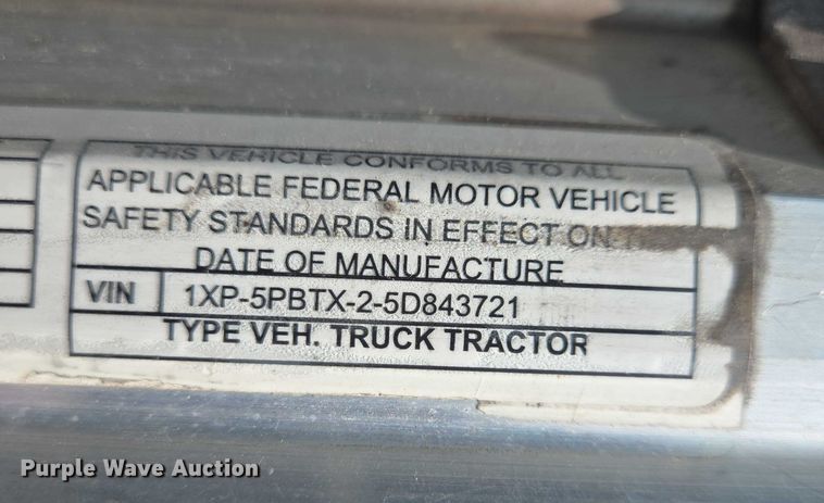 image for item DW7035 2005 Peterbilt  379 semi truck