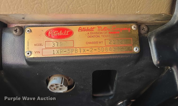 image for item DW7035 2005 Peterbilt  379 semi truck