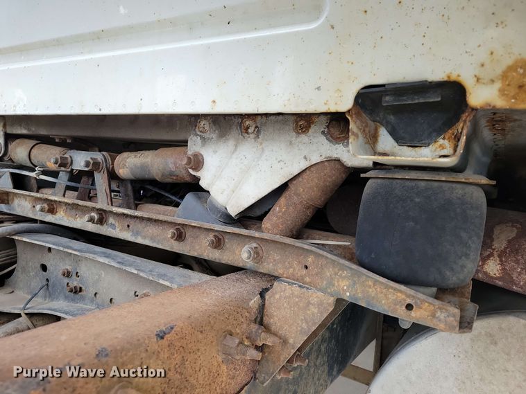 image for item DX6990 2002 Volvo VNL semi truck