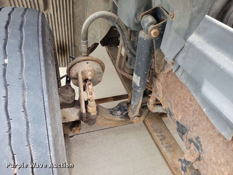 image for item DX6990 2002 Volvo VNL semi truck