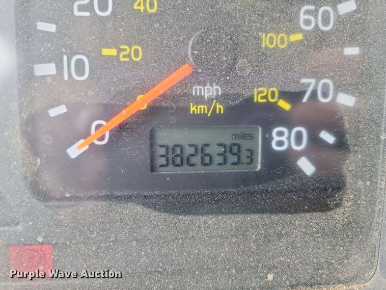 image for item DX6990 2002 Volvo VNL semi truck