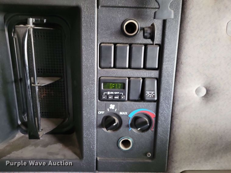 image for item DX6990 2002 Volvo VNL semi truck