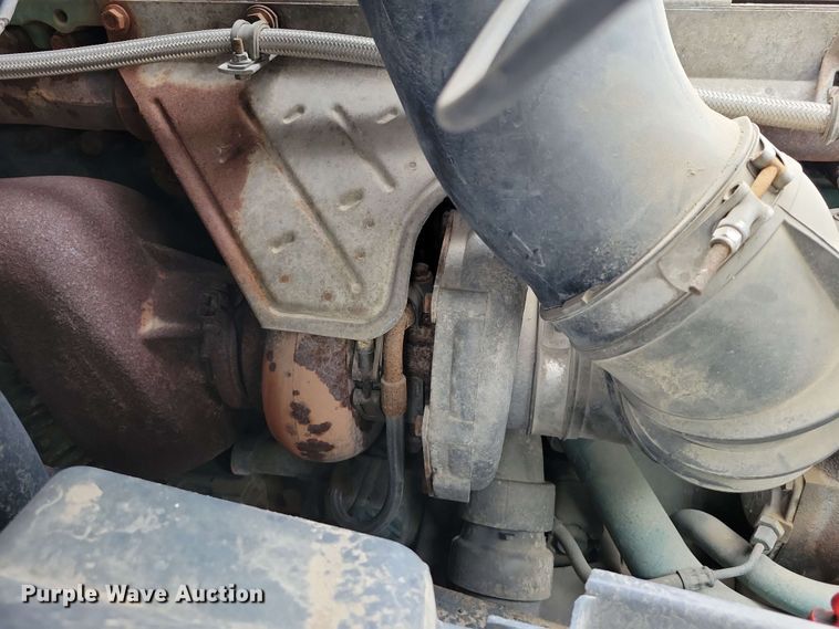 image for item DX6990 2002 Volvo VNL semi truck