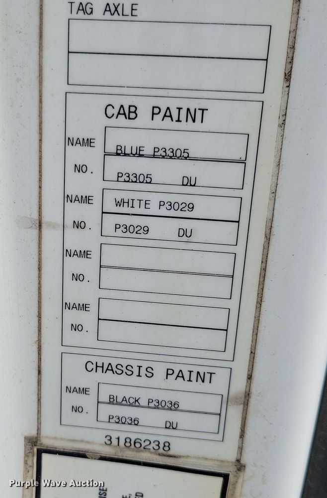 image for item DX6990 2002 Volvo VNL semi truck