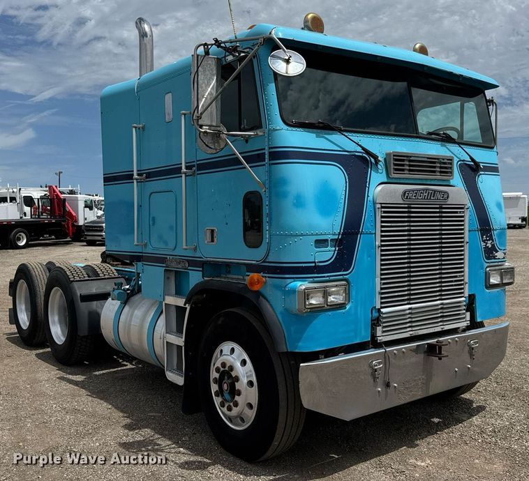 image for item DY0016 1991 Freightliner FLA086 semi truck