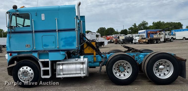 image for item DY0016 1991 Freightliner FLA086 semi truck