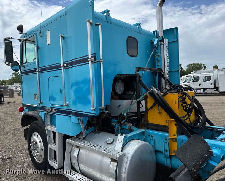 image for item DY0016 1991 Freightliner FLA086 semi truck