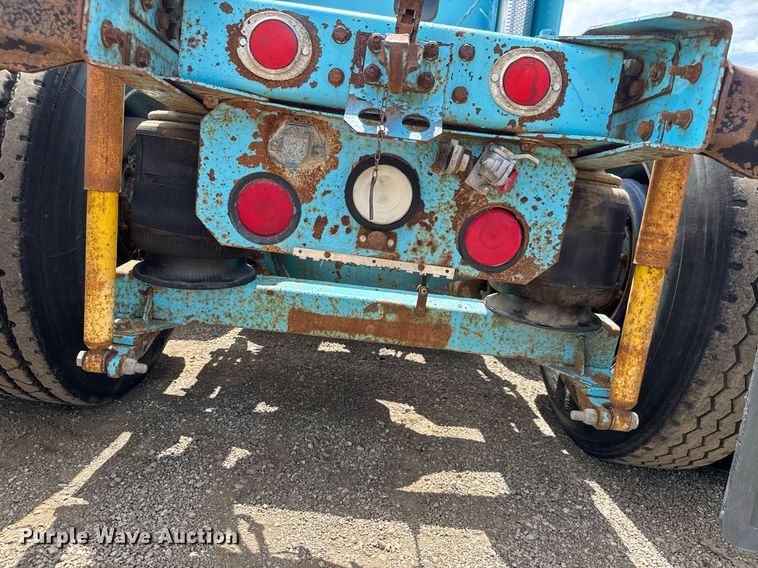 image for item DY0016 1991 Freightliner FLA086 semi truck