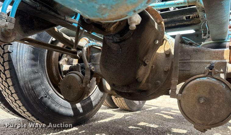 image for item DY0016 1991 Freightliner FLA086 semi truck