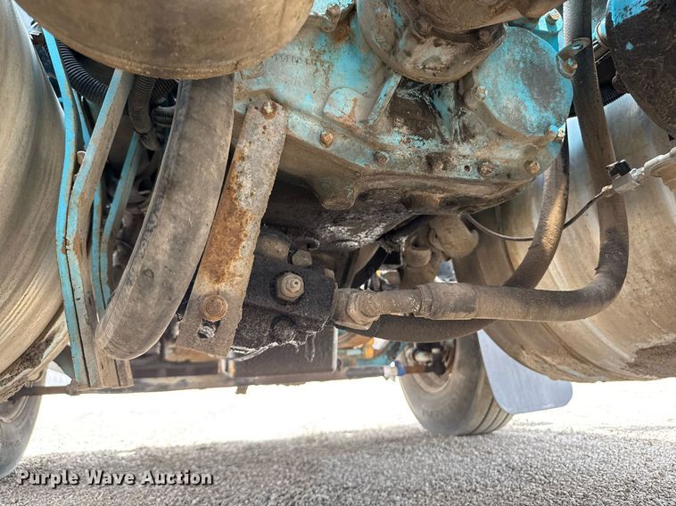 image for item DY0016 1991 Freightliner FLA086 semi truck