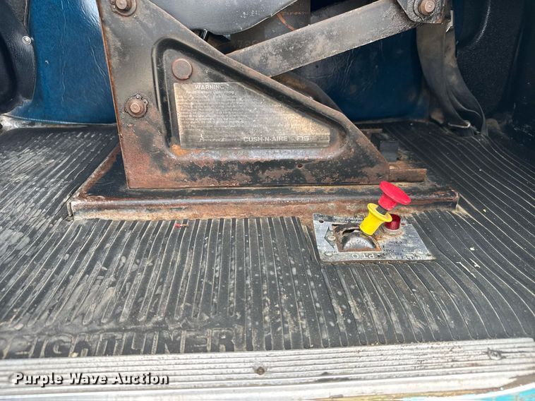 image for item DY0016 1991 Freightliner FLA086 semi truck