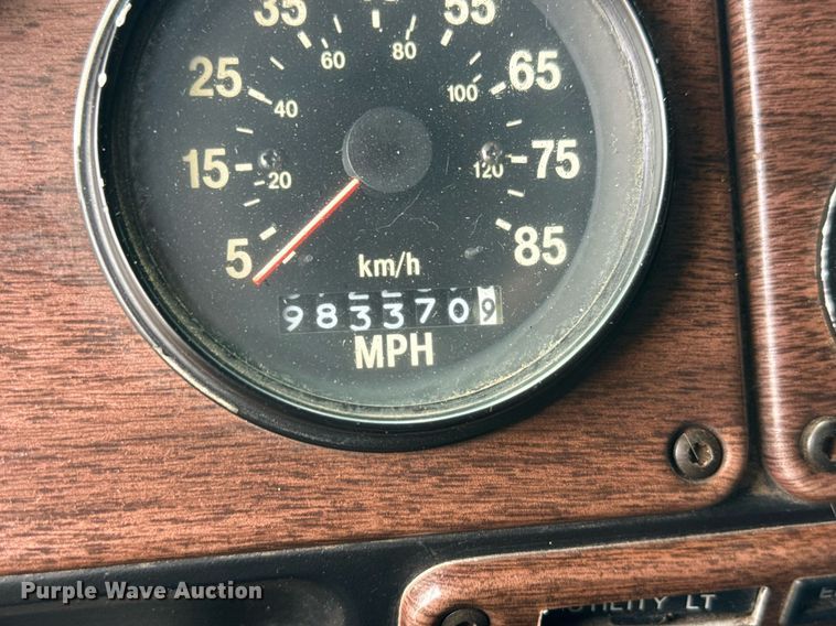 image for item DY0016 1991 Freightliner FLA086 semi truck